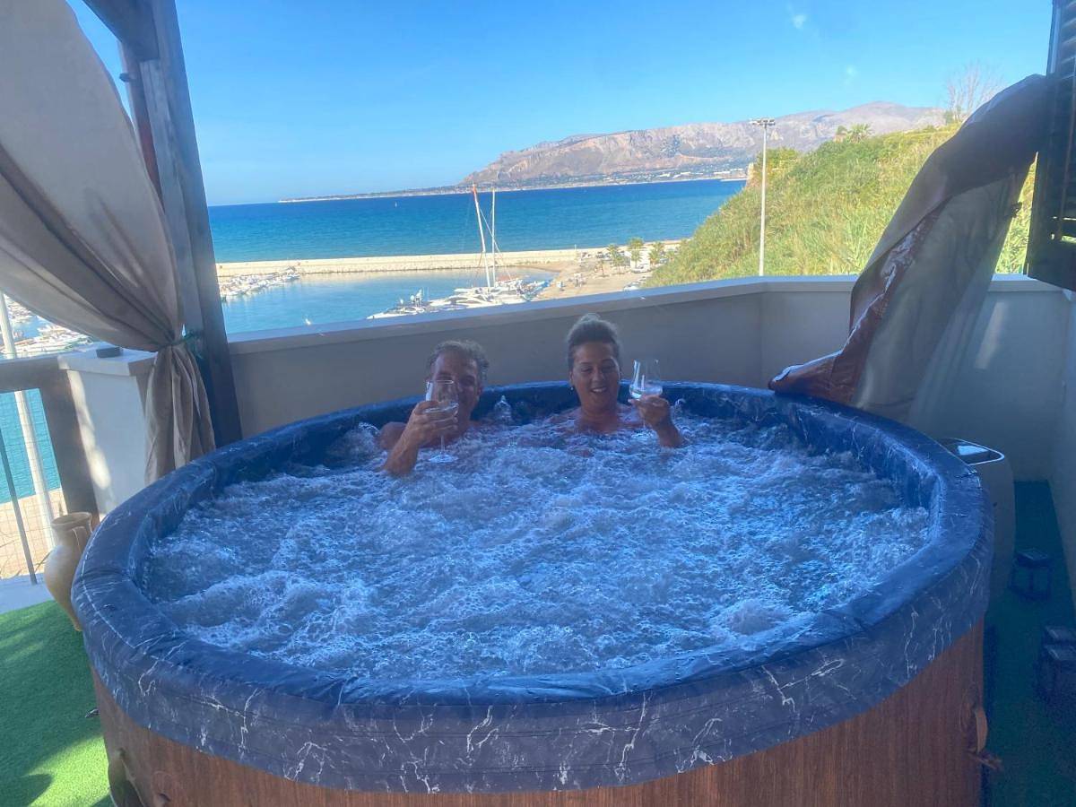 Baia Marina Suite with private jacuzzi in Balestrate, Provincia di Palermo