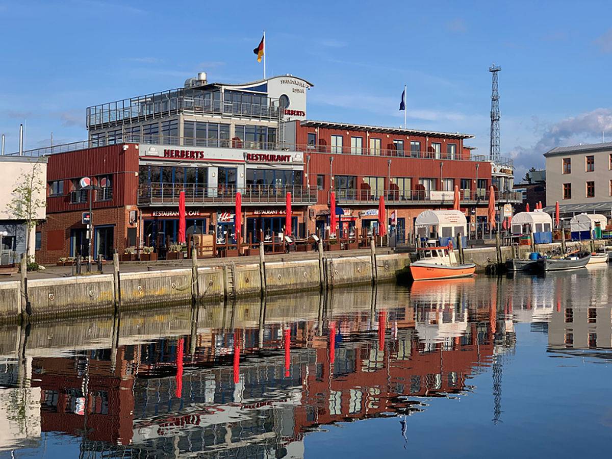 Ganze Wohnung, Stromdampfer, Hafenblick in Rostock, Rostock und Umgebung