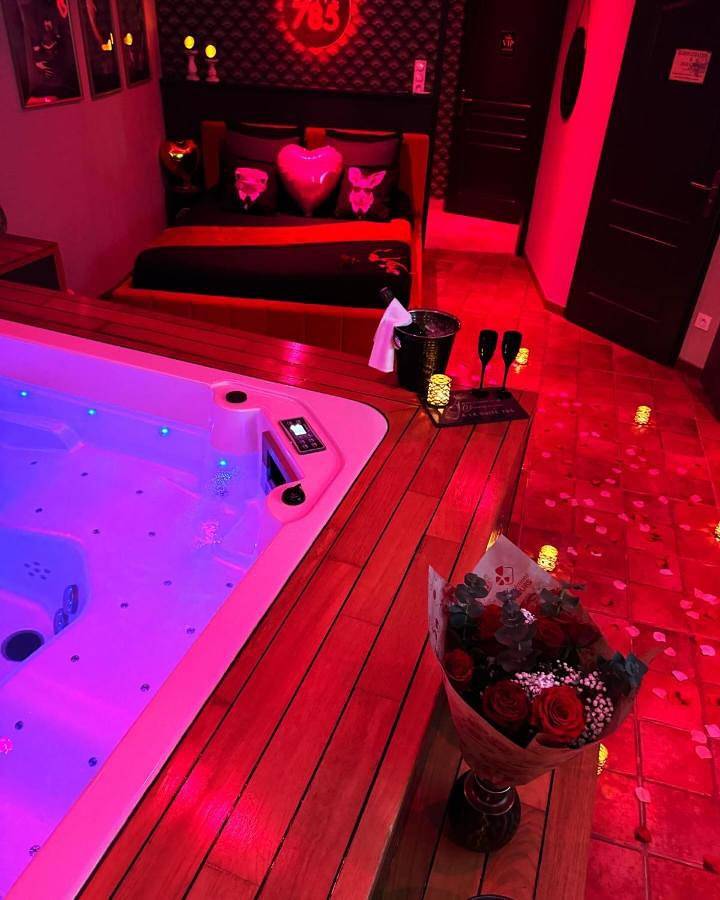King Room with Spa Bath in Montauban, Tarn-et-Garonne