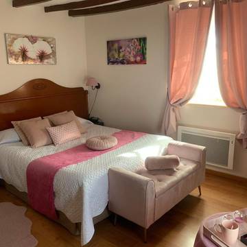 Hôtel pour 3 personnes, avec piscine et jardin, adapté aux familles à Beaumont-Pied-de-Bœuf