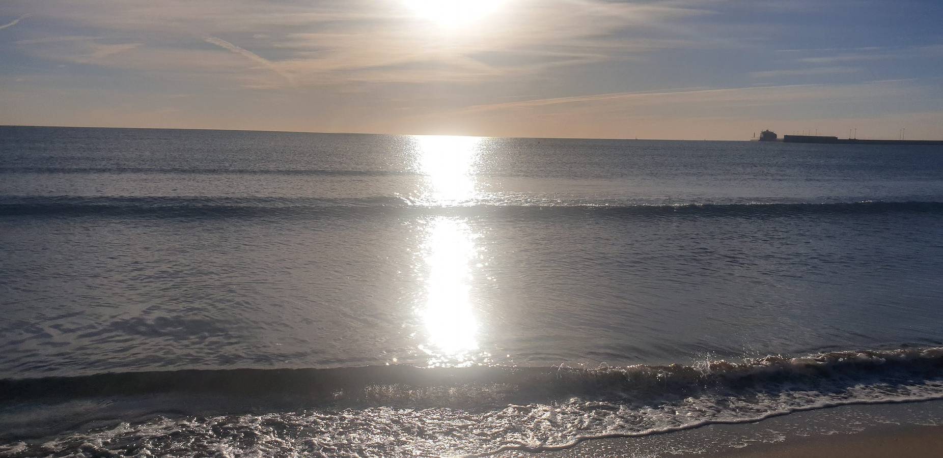 Apartamento entero, Apartamento 'Playa Canet' con vistas al mar, terraza privada y aire acondicionado. in Canet de Berenguer, Costa de Valencia