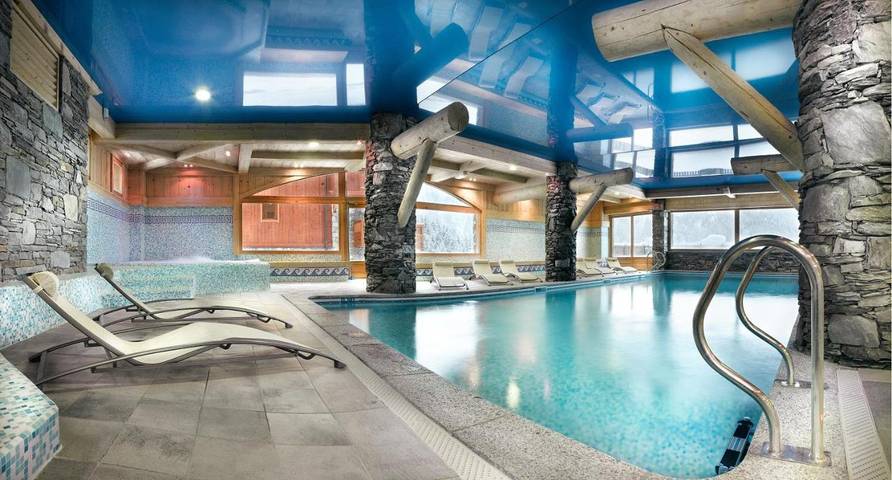 Appart’hôtel pour 6 personnes, avec Balcon et Jacuzzi ainsi que Piscine et Sauna