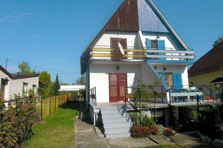 Ferienhaus für 6 Personen, mit Balkon und Garten