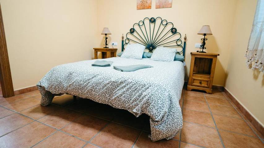 Casa de vacaciones para 10 personas, con Terraza además de Jardín y Piscina en Requena-Utiel - 4