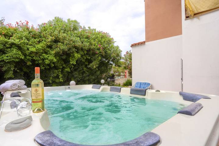 Appartamento per 4 persone, con piscina e giardino in Loiri Porto San Paolo