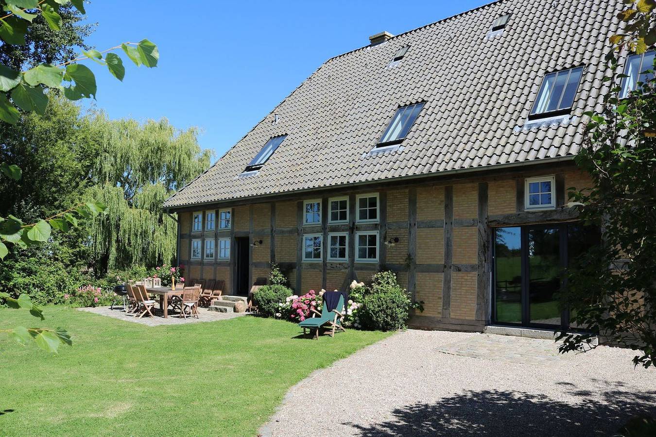 Alte Scheune in Strandnähe mit Kamin, Sauna und viel Platz für Familien in Geltinger Birk, Pommerby