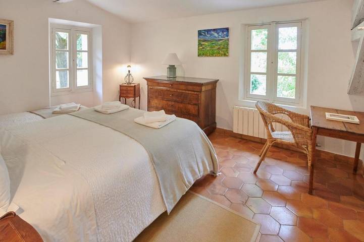 Location de vacances pour 7 personnes, avec vue ainsi que jardin et piscine à Néoules - 3