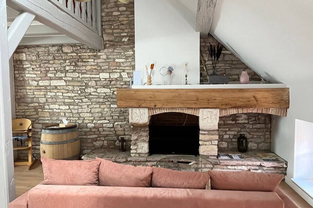 Ganze Wohnung, Appartement de Charme et Spacieux, Équipé de la Climatisation et D'un Sauna in Givry, Region Chalon-sur-Saône