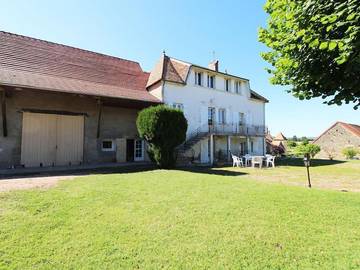 Gîte pour 12 personnes, avec jardin à Germagny