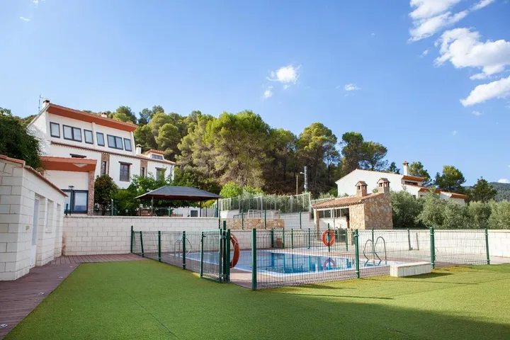Chalet for 4 people, with view and garden as well as pool, with pets - 1