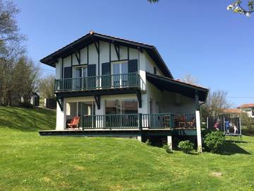 Gîte pour 8 personnes, avec jardin et terrasse à Arbonne