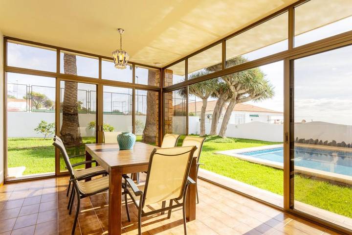 Casa rural para 10 personas, con piscina y vistas al lago además de jardín y terraza en El Rosario - 4