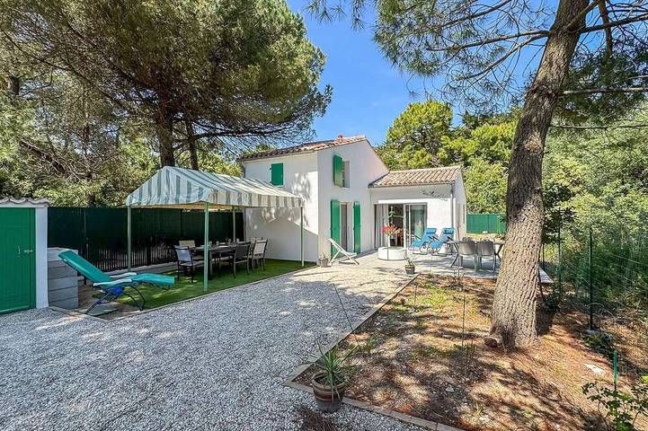 Location de vacances pour 6 personnes, avec jardin dans Plage Du Gros Jonc Le Bois Plage En Re