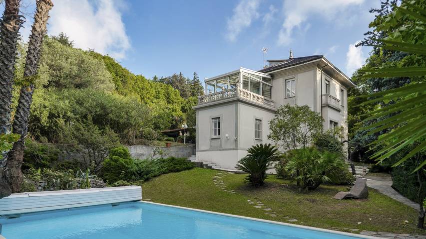 Casa vacanza per 8 persone, con Idromassaggio e Terrazza nonché Giardino a Albisola Superiore