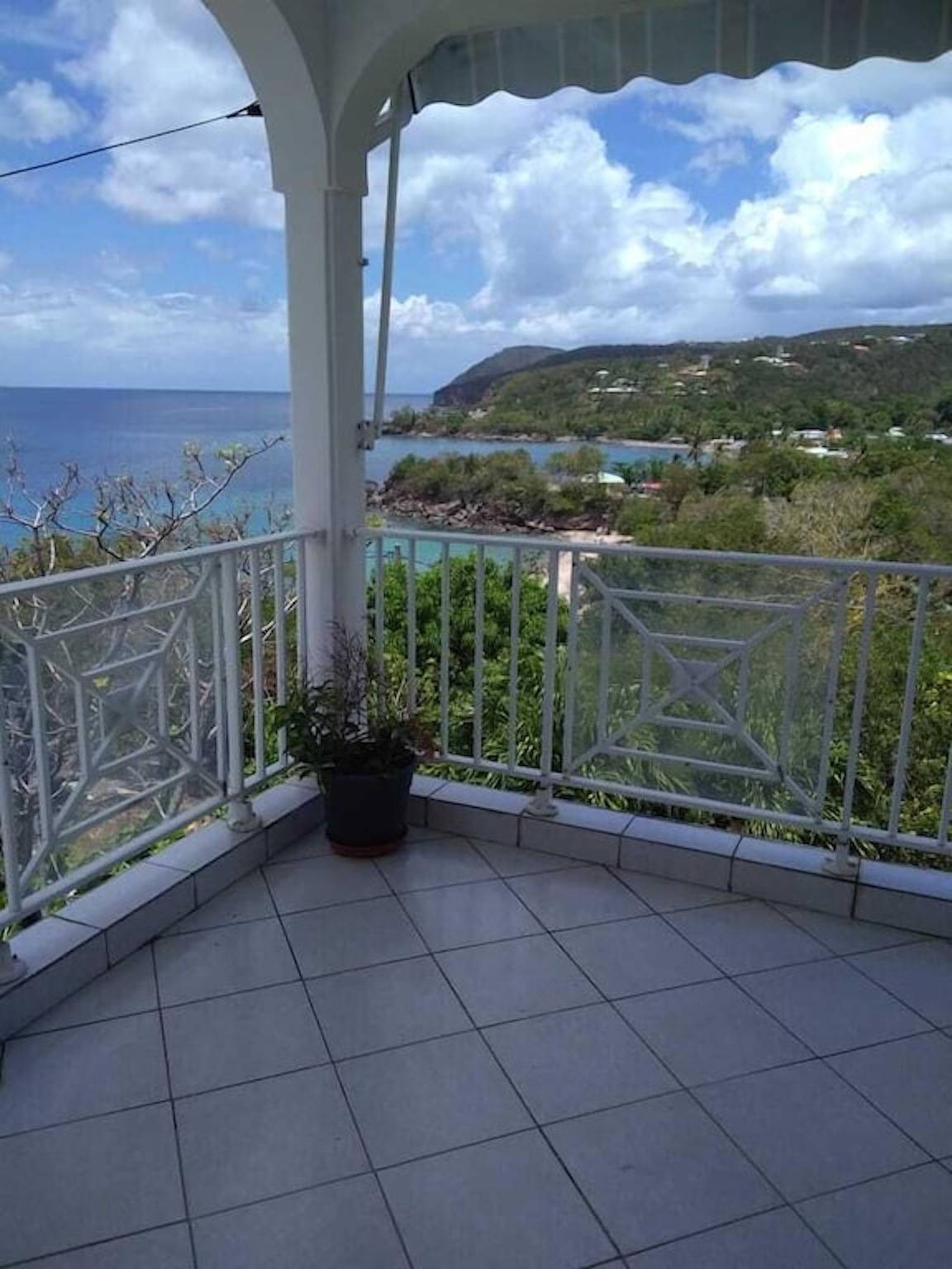 Welcoming house with sea view in Deshaies + Terrace in Plage de Ferry, Deshaies