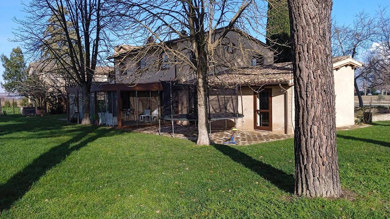 Casale Sul Clitunno in Trevi, Perugia e dintorni