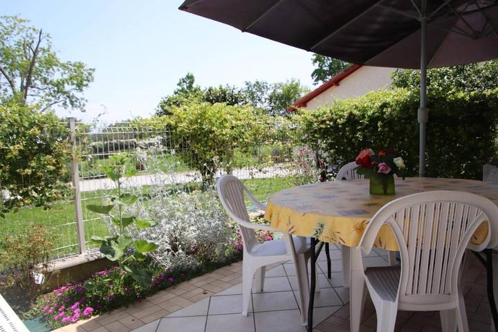 Location de vacances pour 5 personnes, avec terrasse et jardin à Lahosse - 4