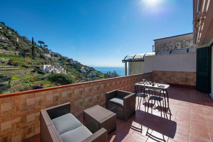 Ferienwohnung für 4 Personen, mit Balkon und Terrasse sowie Ausblick in Amalfi - 3