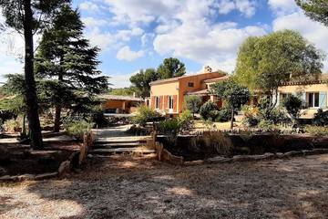 Chambre d’hôte pour 2 personnes, avec jacuzzi ainsi que jardin et piscine à la La Ciotat