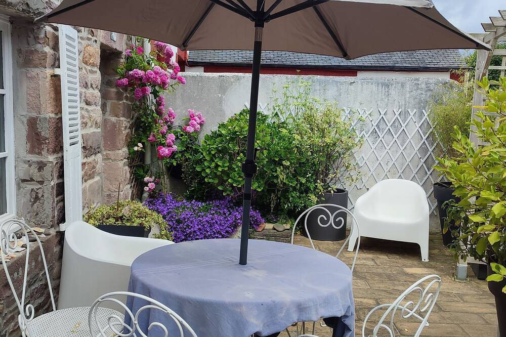 House Of Fisherman In Depth And A 50 M Of Gr34 And 100M Of The Sea View in Plouézec, Côte de Goëlo