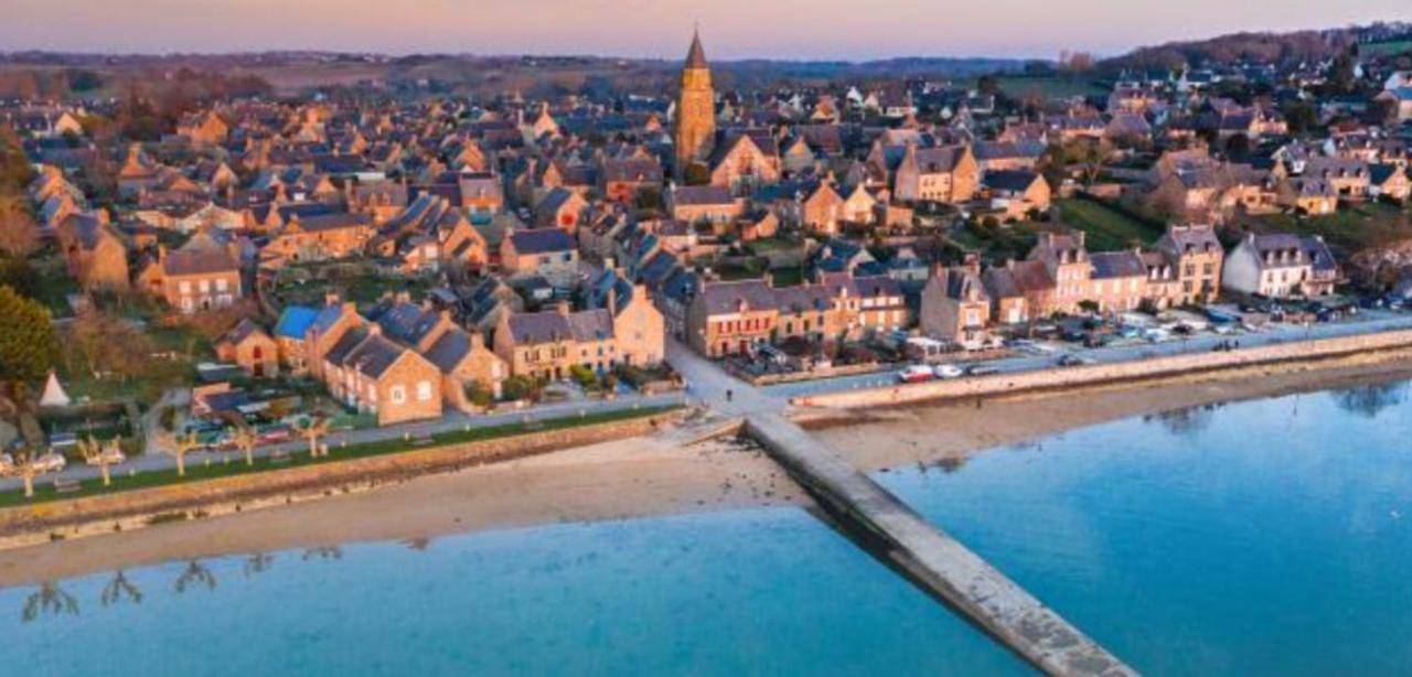 Maison entière, dans village bord de mer, typique & classé in Saint-Suliac, Région de Saint-Malo