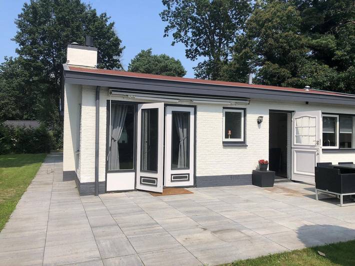 Ferienhaus für 8 Personen, mit Balkon/Terrasse und Terrasse sowie Garten und Pool in Harderwijk