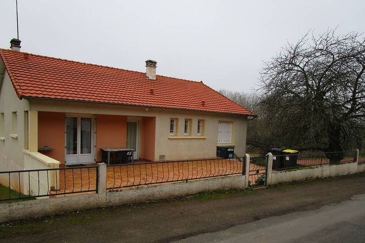 Location de vacances pour 8 personnes, avec terrasse et jardin dans Missé