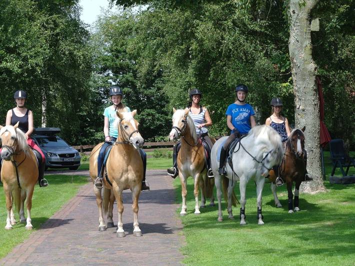 Ferienwohnung für 4 Personen, mit Garten und Seeblick sowie Ausblick und Sauna, mit Haustier in Leer und Umgebung - 4