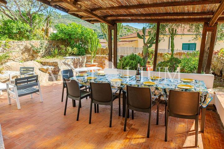 Ferienwohnung für 10 Personen, mit Terrasse und Garten sowie Ausblick auf Isola del Giglio