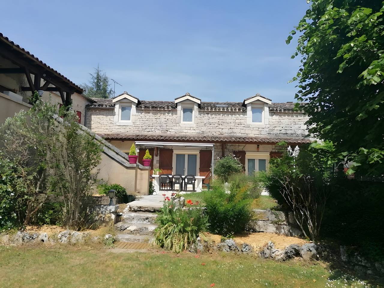 Gîte Les Racines de Lili avec piscine privée, terrasse et Wi-Fi à Cieurac in Cieurac, Parc Naturel Régional des Causses du Quercy