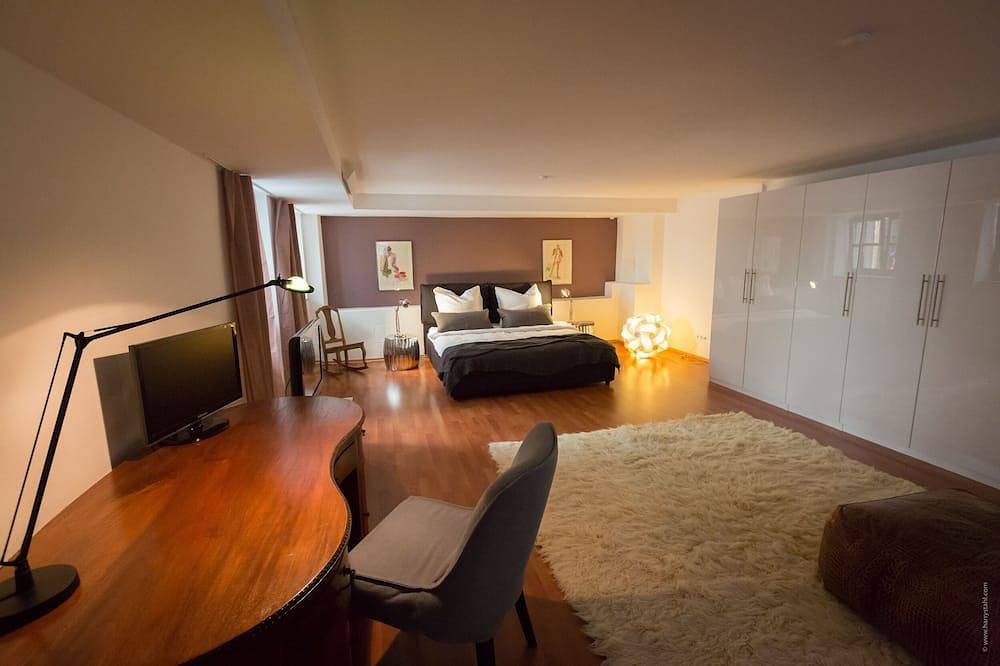 Entire apartment, Newly Renovated! Perfect home away in Munich. in Munich Isarvorstadt, Munich