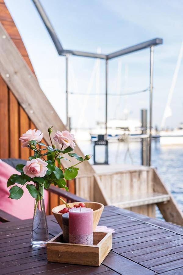 Boot für 4 Personen, mit Terrasse und Ausblick sowie Seeblick