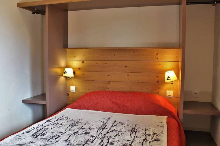 Appartement entier, Appartement cosy 2 pièces avec balcon, piscine, sauna et accès direct aux pistes - 5 couchages, Risoul in Station de Risoul, Risoul