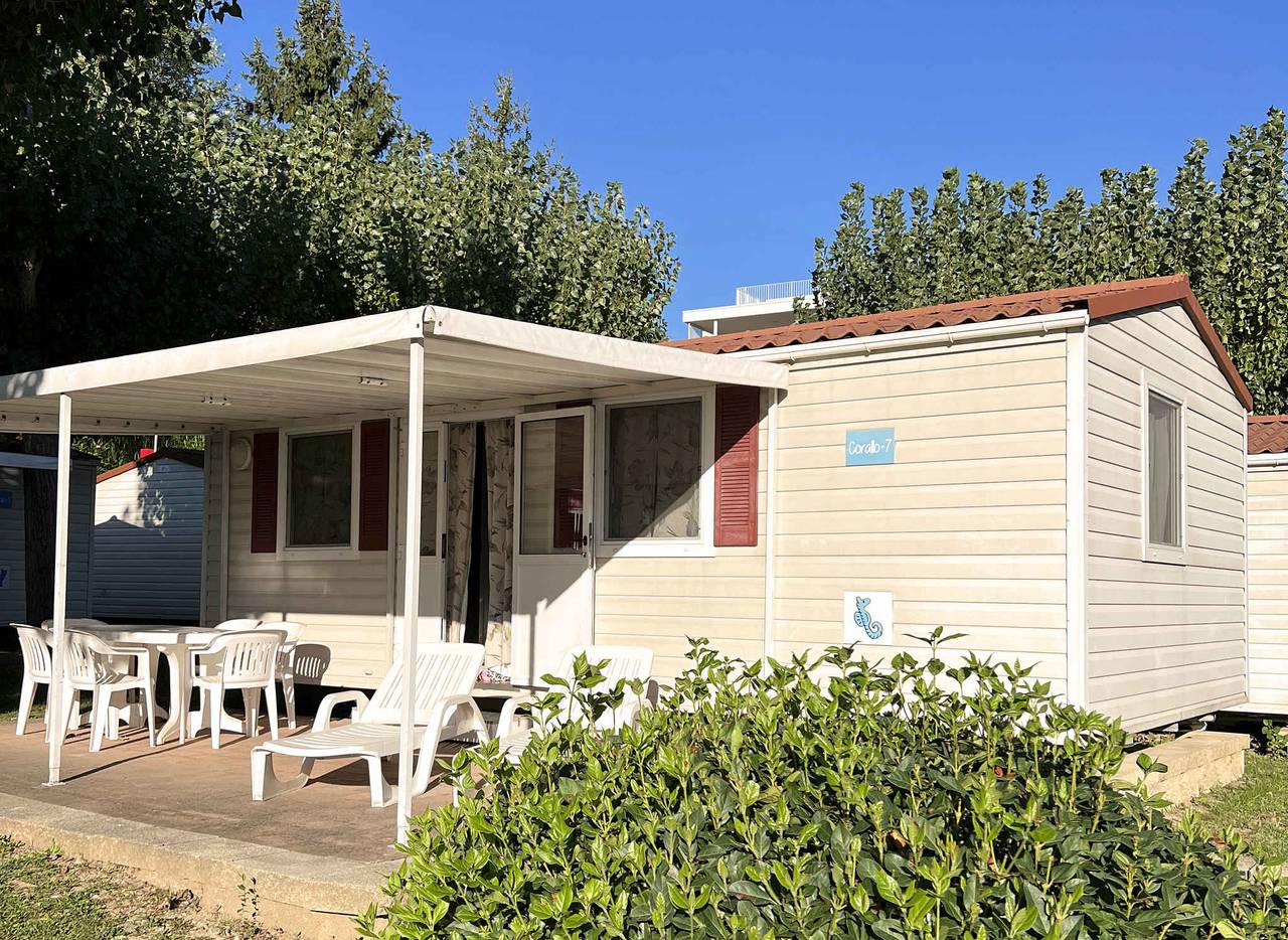 Casa mobile con aria condizionata, terrazza e piscina  in San Benedetto (Peschiera del Garda), Peschiera del Garda