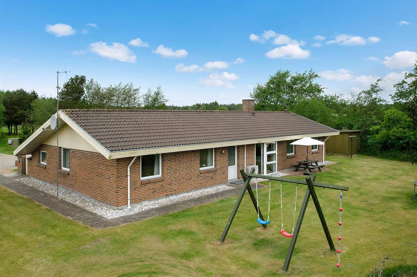 Awesome home in Blåvand w/ 5 Bedrooms, Indoor swimming pool and Sauna in Ho, Varde