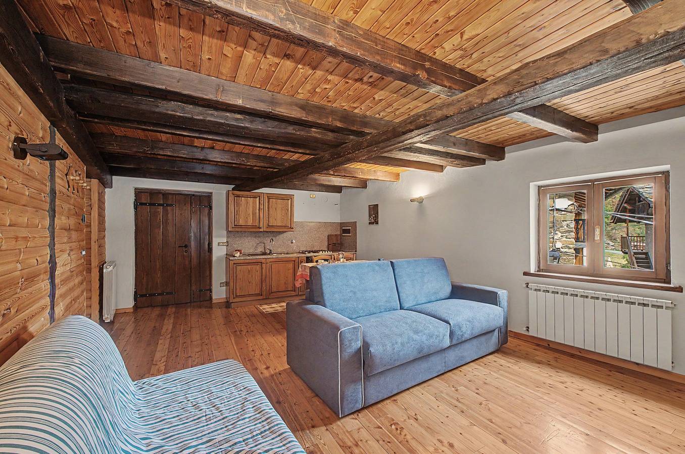 Holiday Home 'Le Rascard De Chardonney' with Garden, Mountain View and Ski-in/Ski-out Access in Chardonney (Champorcher), Comune di Champorcher