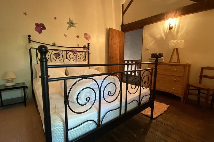 Location de vacances pour 6 personnes, avec jardin et piscine ainsi que sauna et jacuzzi à Bazoges-en-Pareds - 2