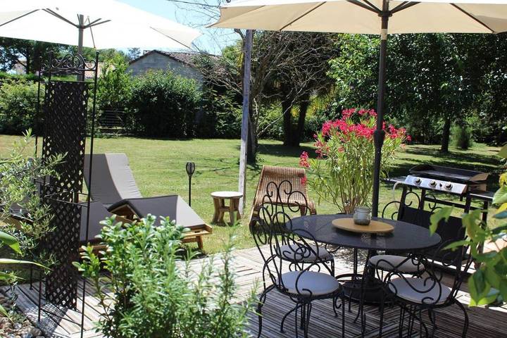 Gîte pour 5 personnes, avec jardin, adapté aux familles à La Lande-de-Fronsac