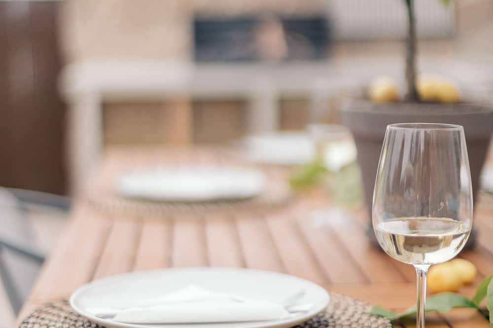 O Lar de Laura - House with garden and swimming pool in Vigo suitable for pets in Vigo, Galician Coast