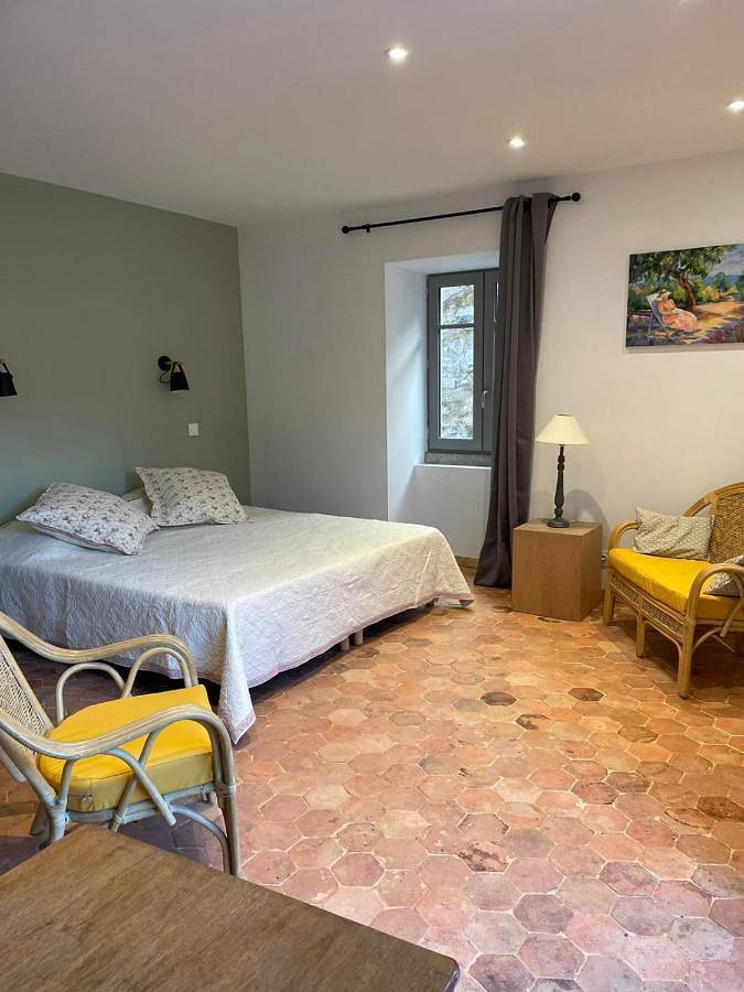 Location de vacances pour 2 personnes, avec terrasse et vue à Vogüé - 2
