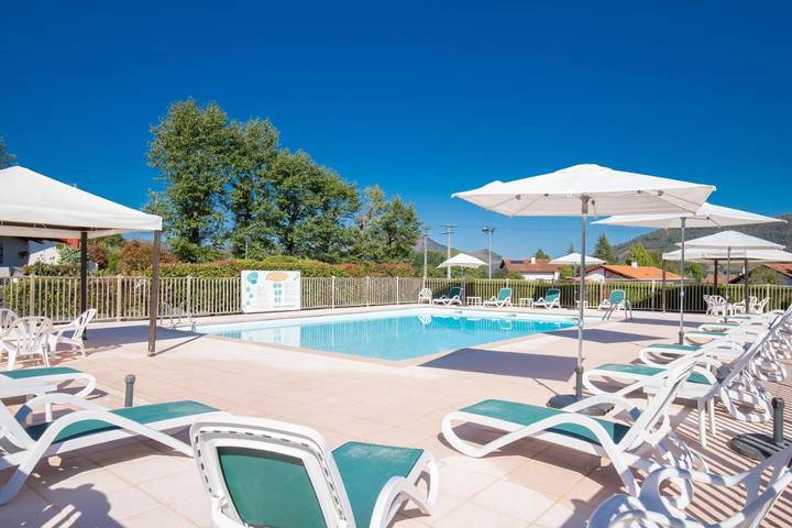Parc de vacances pour 6 personnes, avec piscine ainsi que bassin pour enfant et jardin au Pays basque - 4