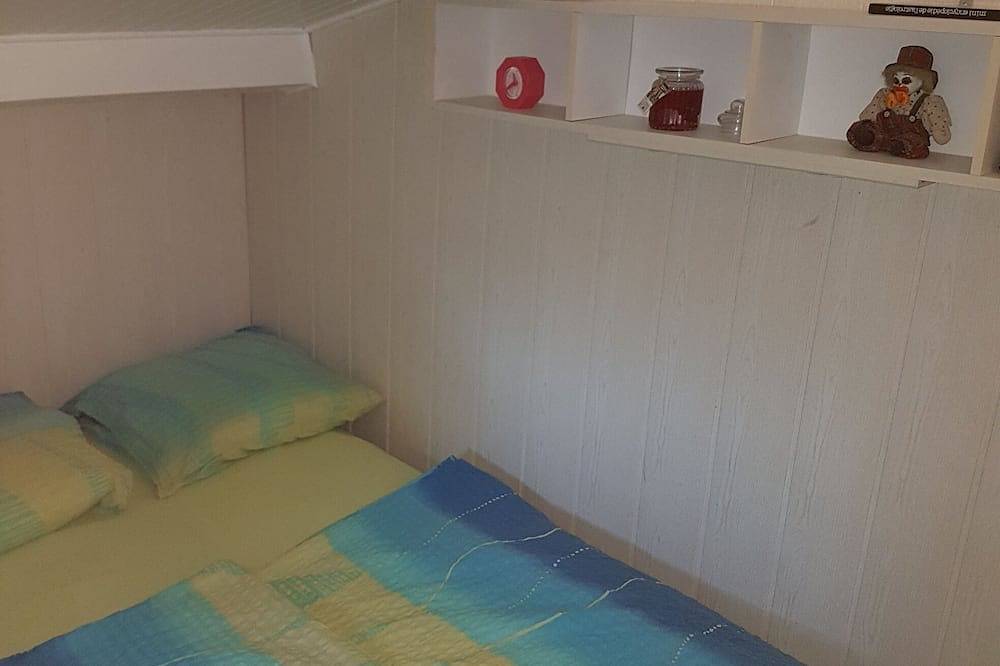 Ganze Wohnung, Petit Fleur Studio with Terrace in Ampus, Draguignan Region