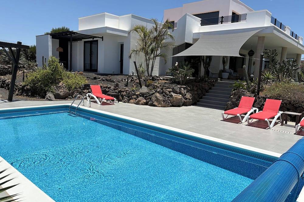 Stylish Desert Oasis with great ocean and mountain views in Tindaya, La Oliva