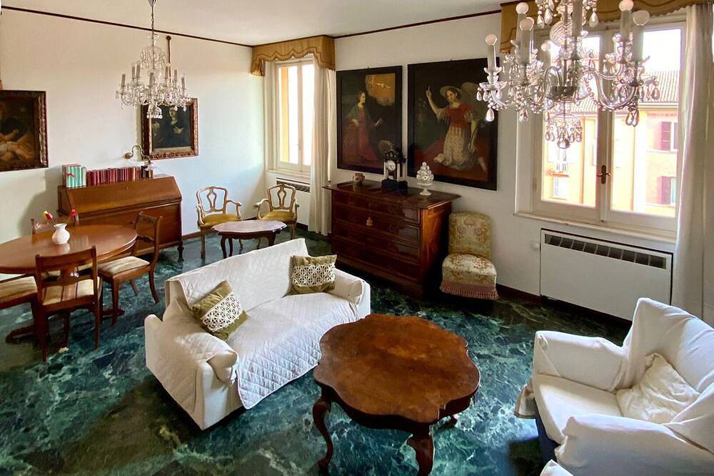 Apartamento entero, En el centro de Bolonia con el prestigioso muebles y piezas de arte antiguas in Bolonia, Provincia de Bologna