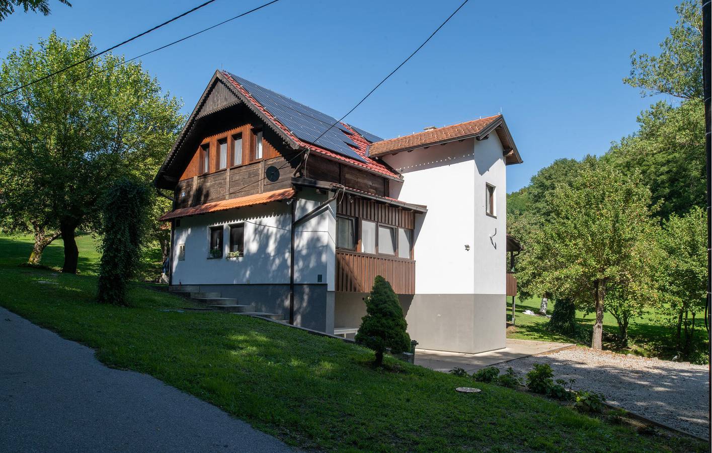 Gemütliche 160 m² große Ferienwohnung mit WLAN, Terrasse und Grill in der Nähe des Flusses Petrinjčica in Sisak-Moslavina