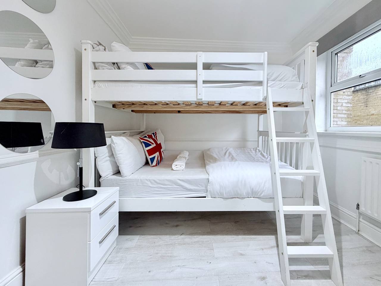 Holiday Apartment for 6 People in Tower Hamlets, London