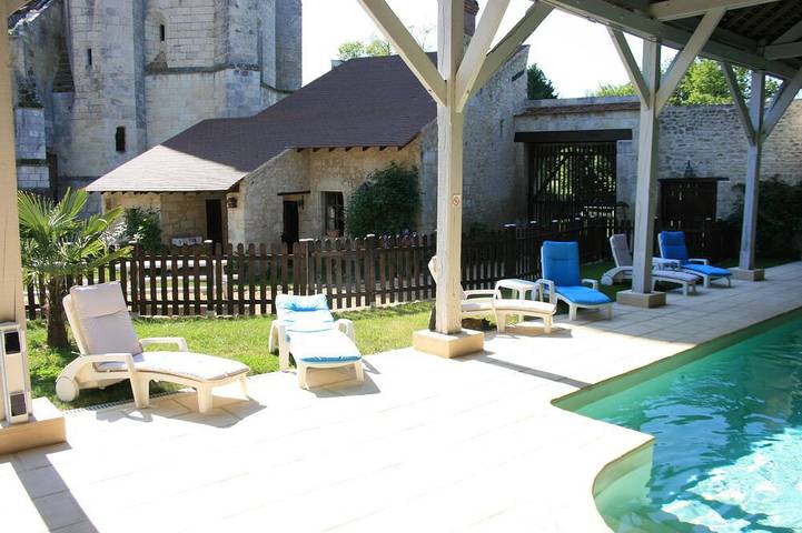 Gîte pour 4 personnes, avec piscine et jardin à Luzé