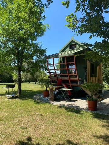 Gîte pour 5 personnes, avec terrasse et jardin, animaux acceptés à Coulaures