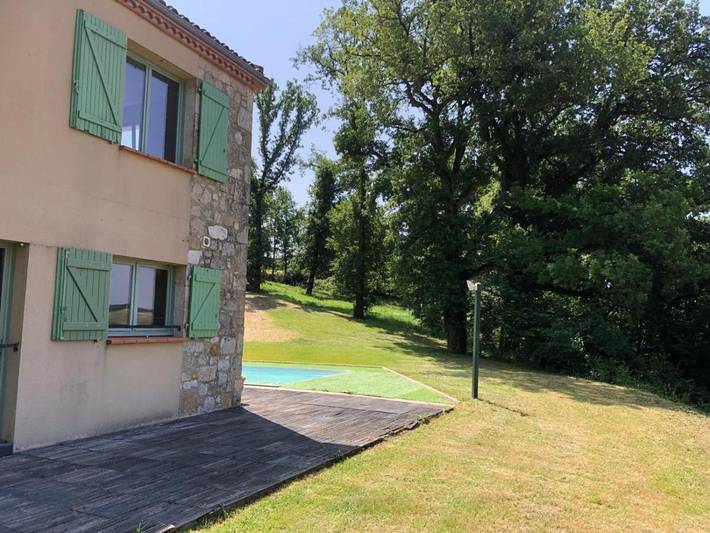 Location de vacances pour 8 personnes, avec vue et piscine ainsi que terrasse et jardin dans Flamarens - 4