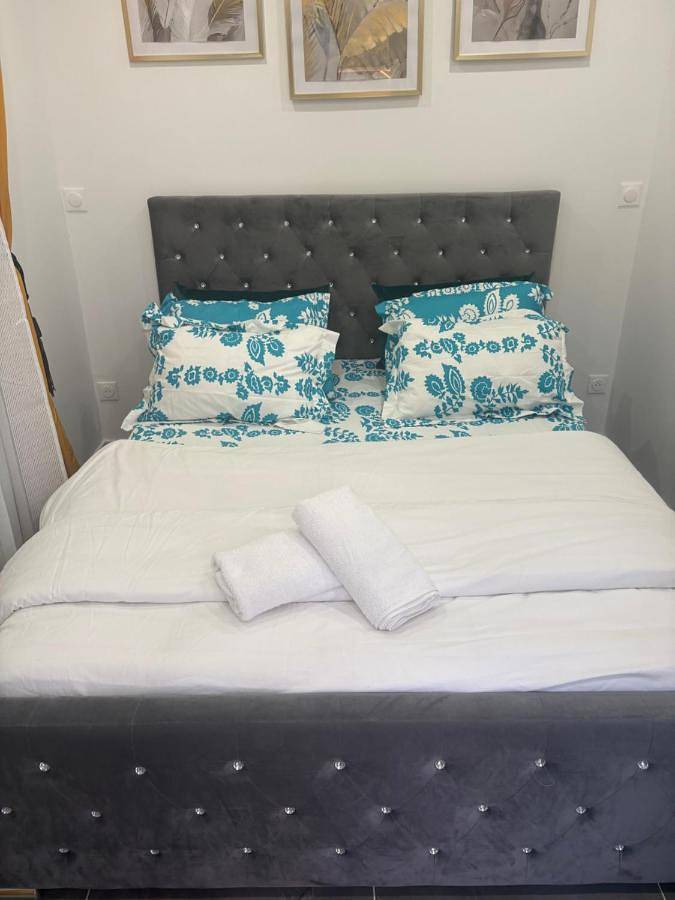 Location de vacances pour 2 personnes, avec terrasse et jardin à Salles